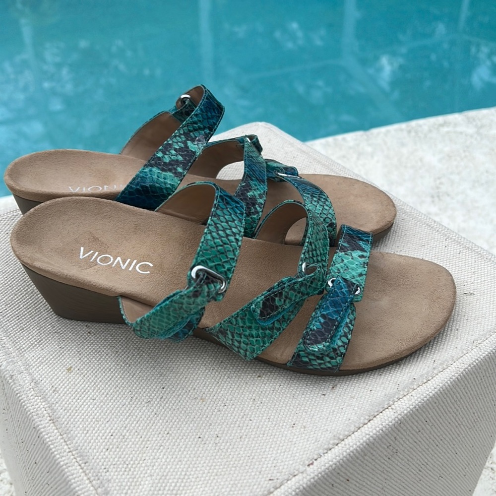Vionic Dwyn Wedge Sandal Size 8 turquoise, green